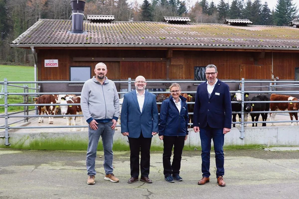 f56cd44a11bf38c3052ded799302955e23120a751ffcc1fc3316d2a39729c5a3 Bühl-Betriebsleiter Stefan Streit, Stephan Roth, Bereichsleiter Forschung und Entwicklung, Barbara Eichenberger, Ressortleiterin Forschung und Versuche, Paul Steiner, Geschäftsleitung (v. l.).