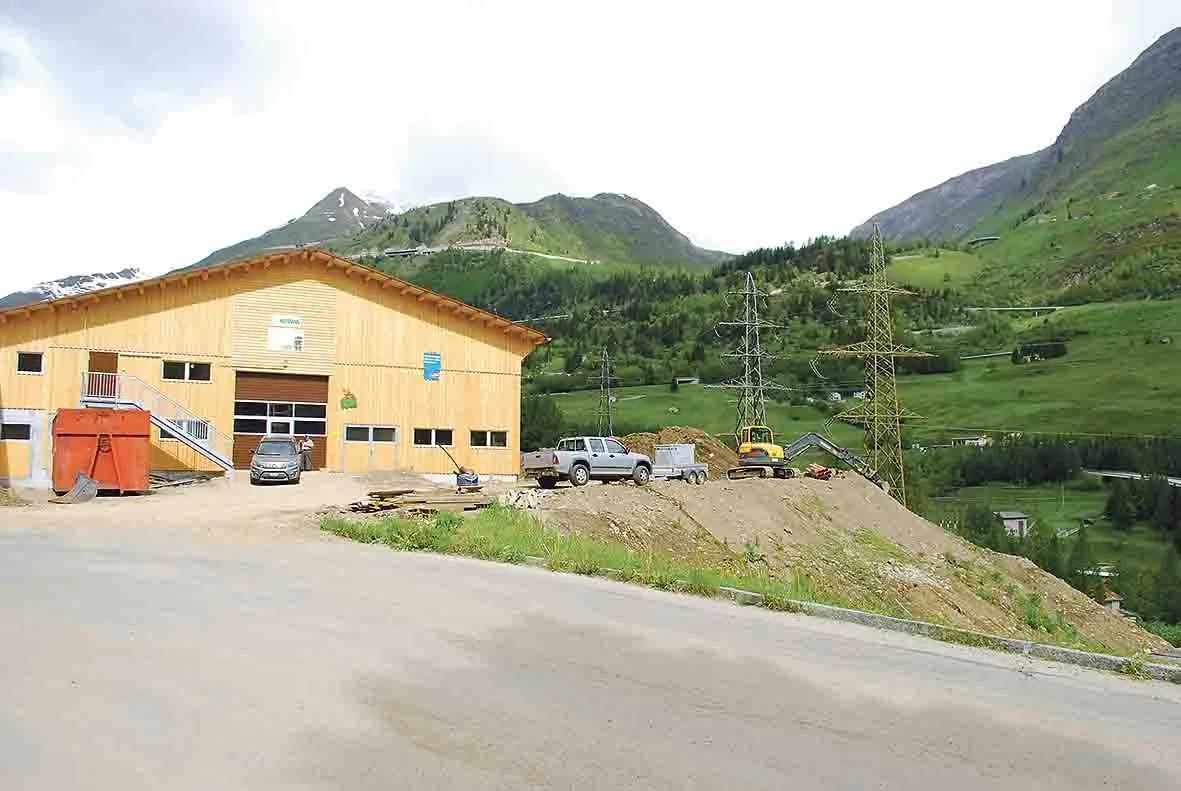 1f78b5a62c565fa58291872e9bf37e41aba7ca17 In Airolo direkt neben der Schaukäserei steht der neue Stall der Familie Pedrini. (Bilder jba)