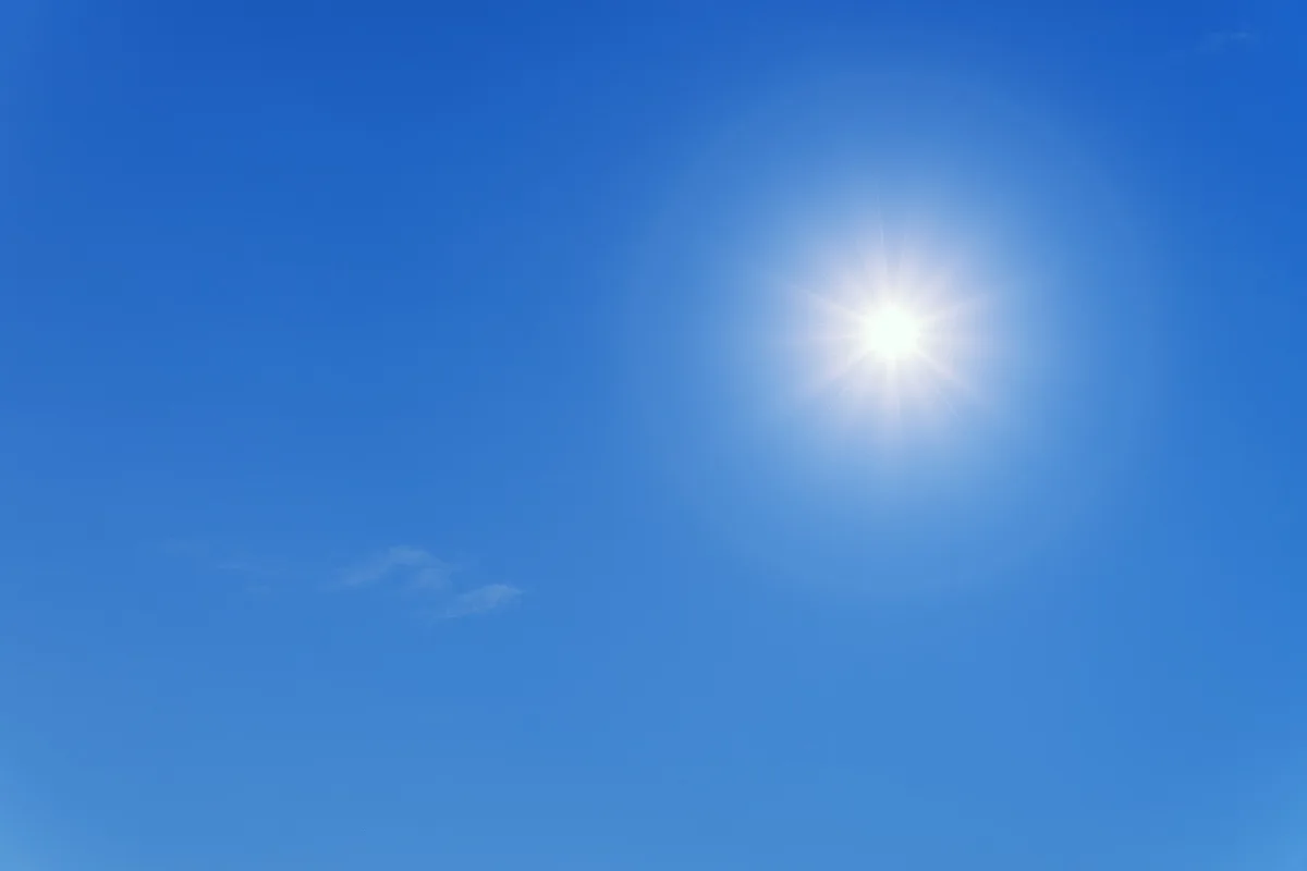 dfa8a8fbaa8bba51b19916e5b358bc11bbf3b6c4 So viel Sonne ist nicht nur schön, denn unter der Hitze leiden Mensch und Tier. Es gilt, wo möglich den hohen Temperaturen auszuweichen. (Bild Jplenio/PIxabay)