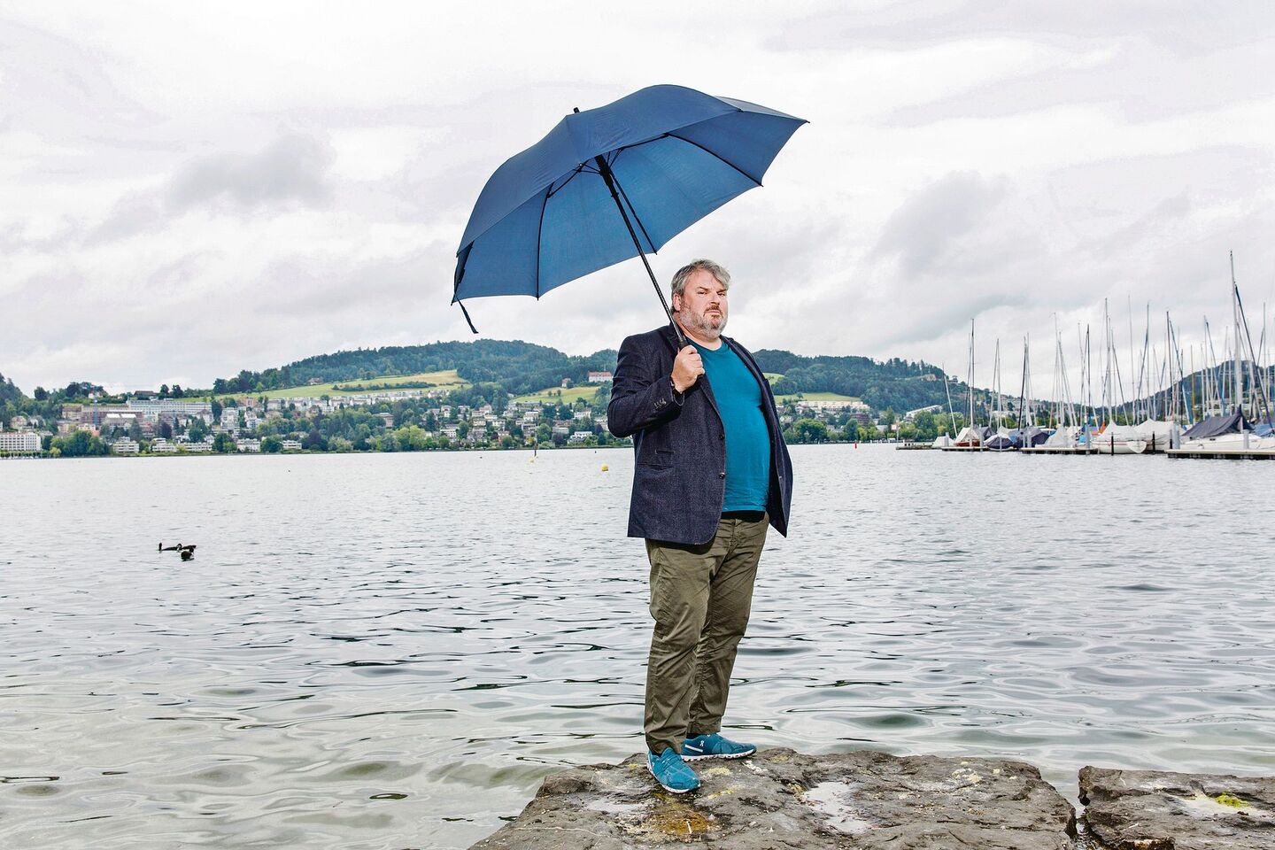 Für seine Bühnenprogramme recherchiert er wenn nötig akribisch: Mike Müller studierte Philosophie und schloss mit dem Lizenziat ab.