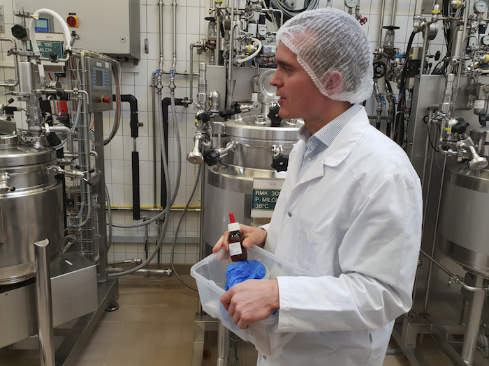 Christoph Kohn, Leiter Forschungsgruppe Kulturen, erläutert die Kulturenproduktion. (Bild lid/ji)