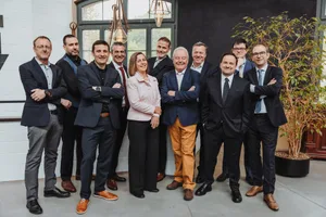 Die erweiterte Geschäftsleitung von Schweizer Hagel (v.l.): Hans Feyen, Ramon Ferrari, Gaylor Monnerat, Igor Mastromonaco, Tamara Sprung, Adrian Aebi, Michel Cruchon, Hansueli Lusti, Filipe Charters de Azevedo, Daniele Tessore und Frédéric Chaudé.