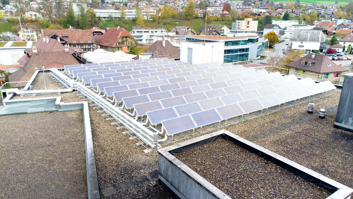 Solarthermie-Langnau-4 Emmi erhitzt Wasser zur Fondue-Herstellung neu per Sonne