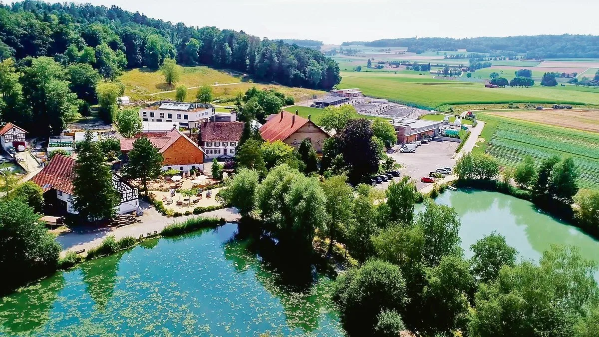 50bc1754bdbbf0f73a269d67e00fff5747e26ff9 Der kleine Weiler Kundelfingen liegt zwischen den Thurgauer Gemeinden Schlatt-Paradies und Diessenhofen und wird stark durch die Fischzucht geprägt.(Bild Thomas Güntert)