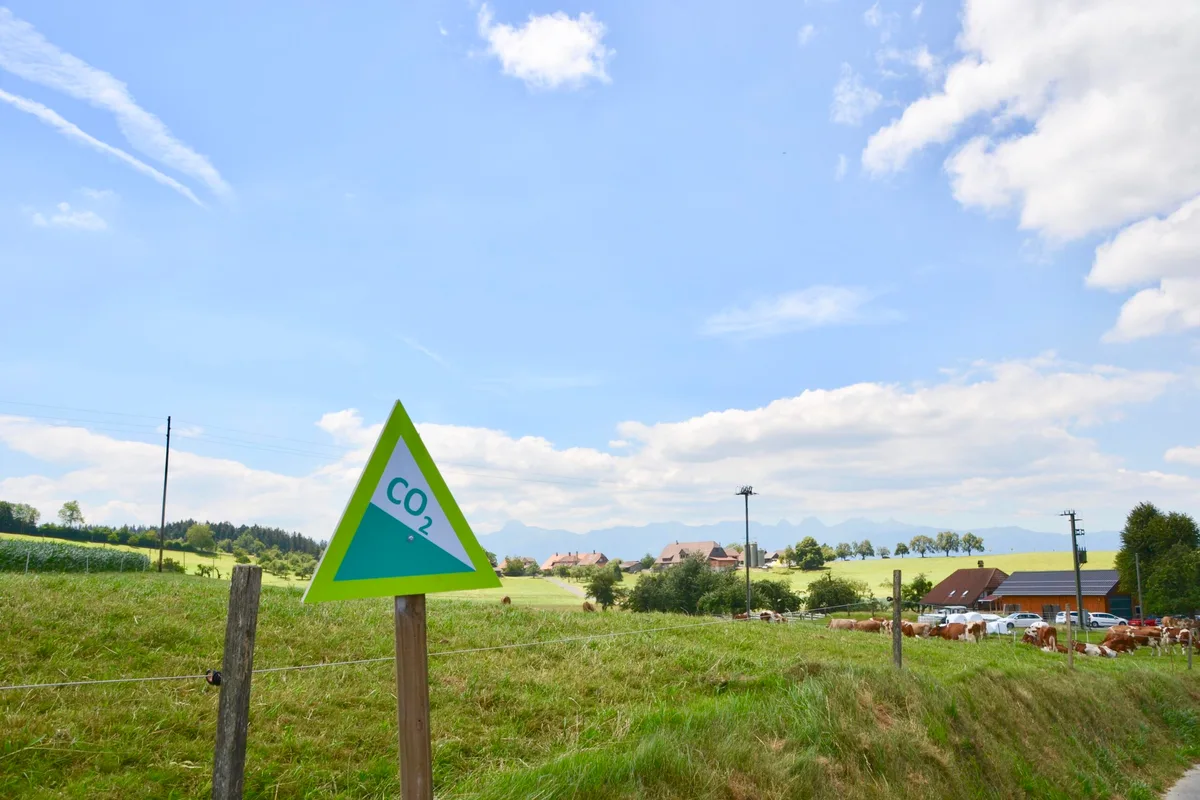 ebb16fc8fae3f6c86339d21650207cf87e3ec045 Um 123 Tonnen an Treibhausgasen konnten die Emissionen der Pilotbetriebe gesenkt werden. (Bilder Debora Moos)