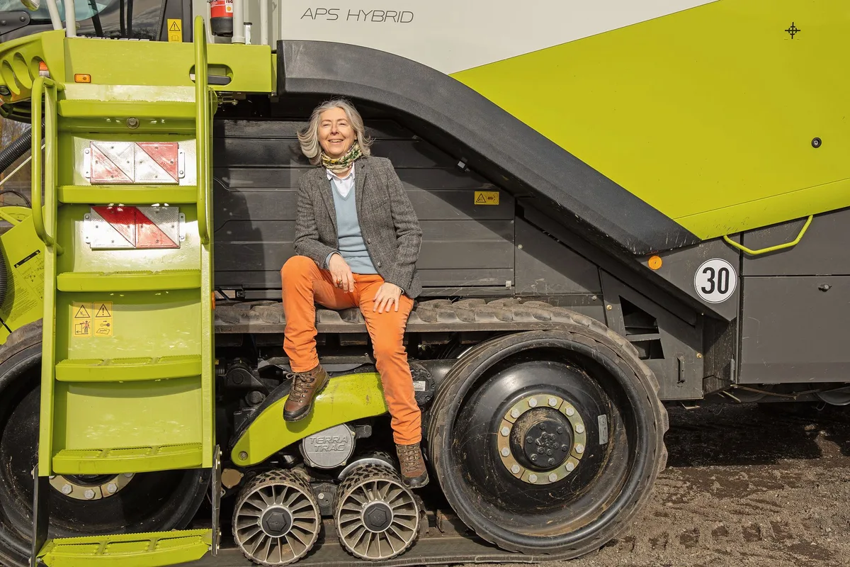 f75ebaeee704efe48a7a65dd55601addf5af88ac Andrea Feiffer von feiffer-consult bietet mit der Einstell-App eine Druschunterstützung für die meisten Mähdrescher-Typen an. Bild: zVg
