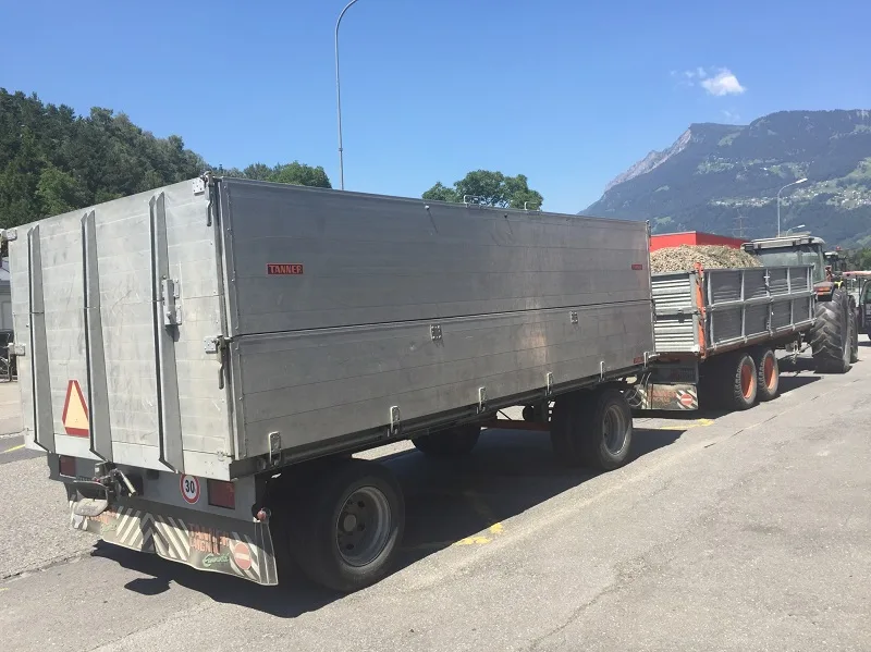 Ein Mittel um die Anhängelast zu erhöhen: Zusätzliche Stützlast durch den vorderen Anhänger. (Bild landtechnik.ch)