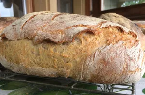 Der Brotpreis wird von Aldi und den Orangen Riesen gesenkt.