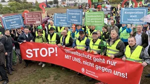 Deutsche Bauern sehen die inländische Produktion bedroht, weil beim Insektenschutz aktuell mehr auf Verbote statt auf Kooperation gesetzt werde. (Bild Bayerischer Bauernverband)