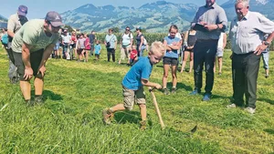 Keiner zu klein, ein Handmäher zu sein: Edi Inderbitzin aus Schänis SG.
