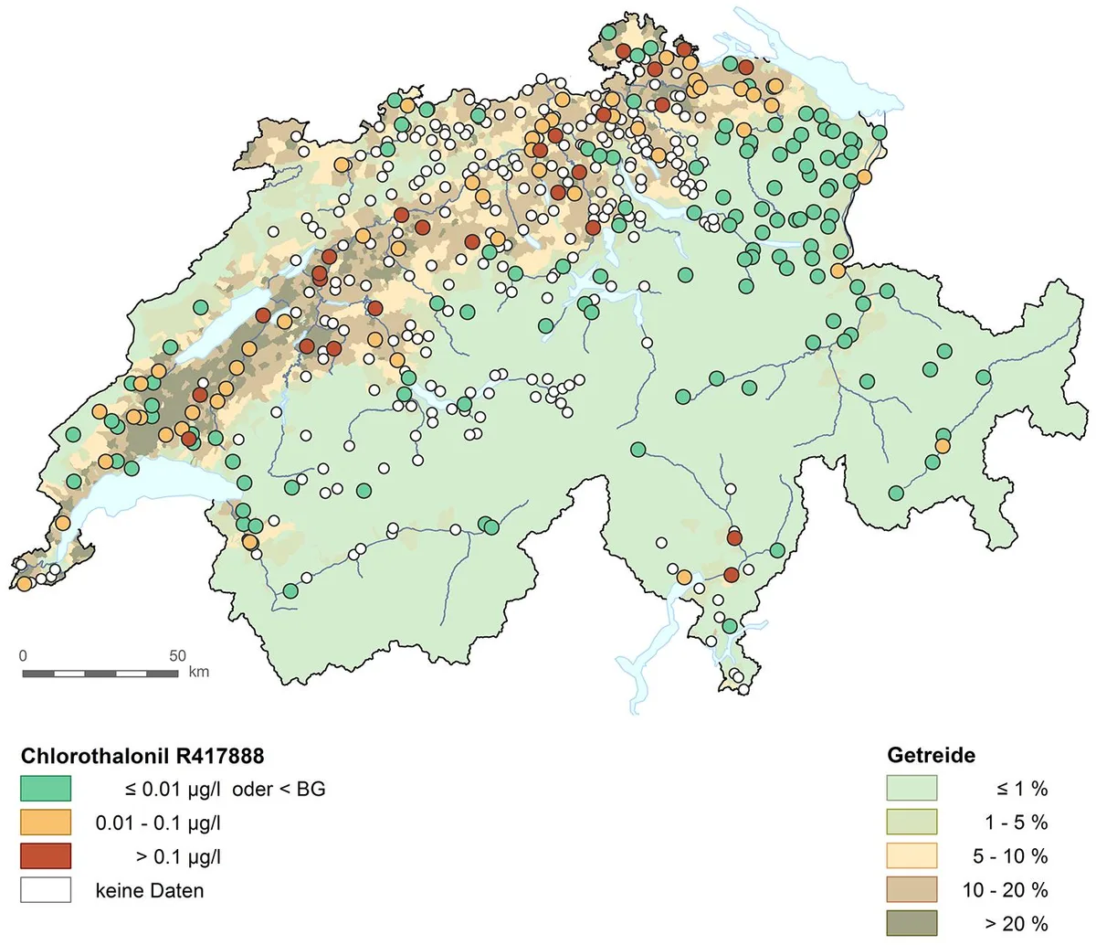 a05773394ecf4893b38e5e011767133daff087f1 Maximalwert pro NAQUA-Messstelle. BG: Analytische Bestimmungsgrenze. Die Karte zeigt auf Grundlage der Ergebnisse von etwa 200 Messstellen (Pilotstudie 2017/2018 und Langzeitmonitoring 2018) eine weiträumige Verbreitung von Chlorothalonil R417888 im Grundwasser des Mittellandes und einiger grosser Talebenen. (Karten Bafu)