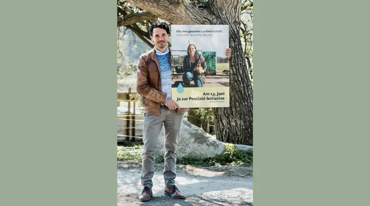 2818727d69581f1d2ab30649b7de65827ddc63b5 Christian Vessaz, Demeter-Vorstandsmitglied und Demeter-Winzer sagt von sich, vor der Umstellung habe er sich nicht vorstellen können, dass ein vollständiger Verzicht auf synthetische Pflanzenschutzmittel möglich sei. Nach drei Jahren habe er festgestellt: Es funktioniere. (Bild Demeter)