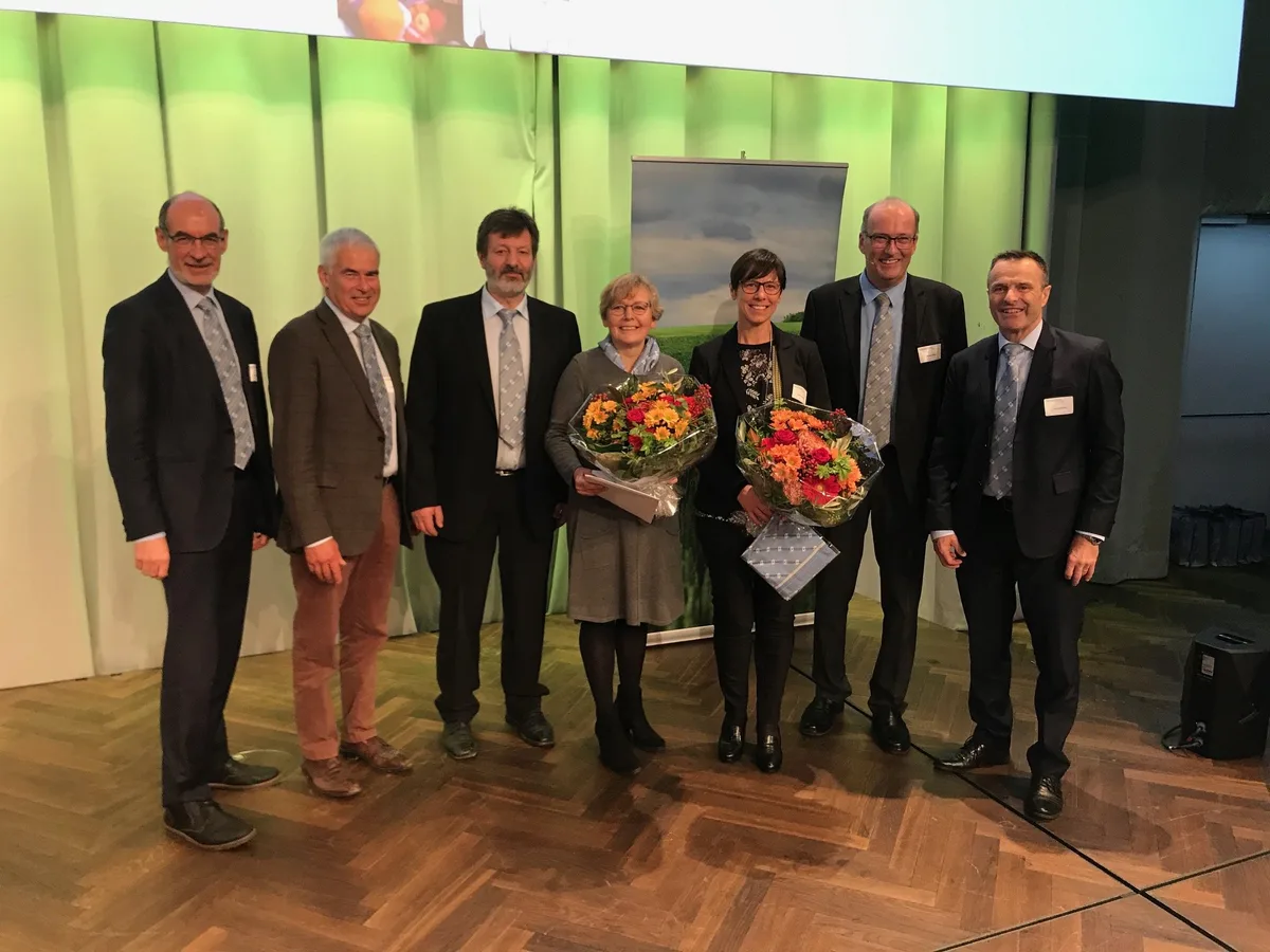 ef552055fb0ff6e0ae9a546803198c1672a8e59d Stabwechsel im Vorstand: Die erste weibliche Vizepräsidentin des Verbands, Christine Bühler, wird verabschiedet, ihren Part übernimmt neu die Neuenburgerin Anne Challandes (3.v.r.). (Bild akr)