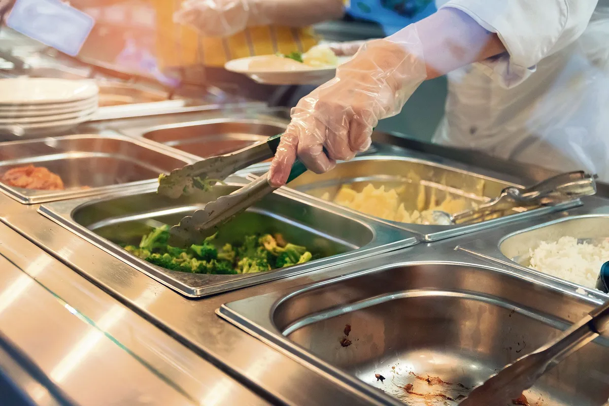 178e164164ec46956985bfeb260c62d8ce7ea5f5 In der Mensa der Uni Luzern werden neu keine Fleischgerichte mehr angeboten. (Bild Adobe Stock)