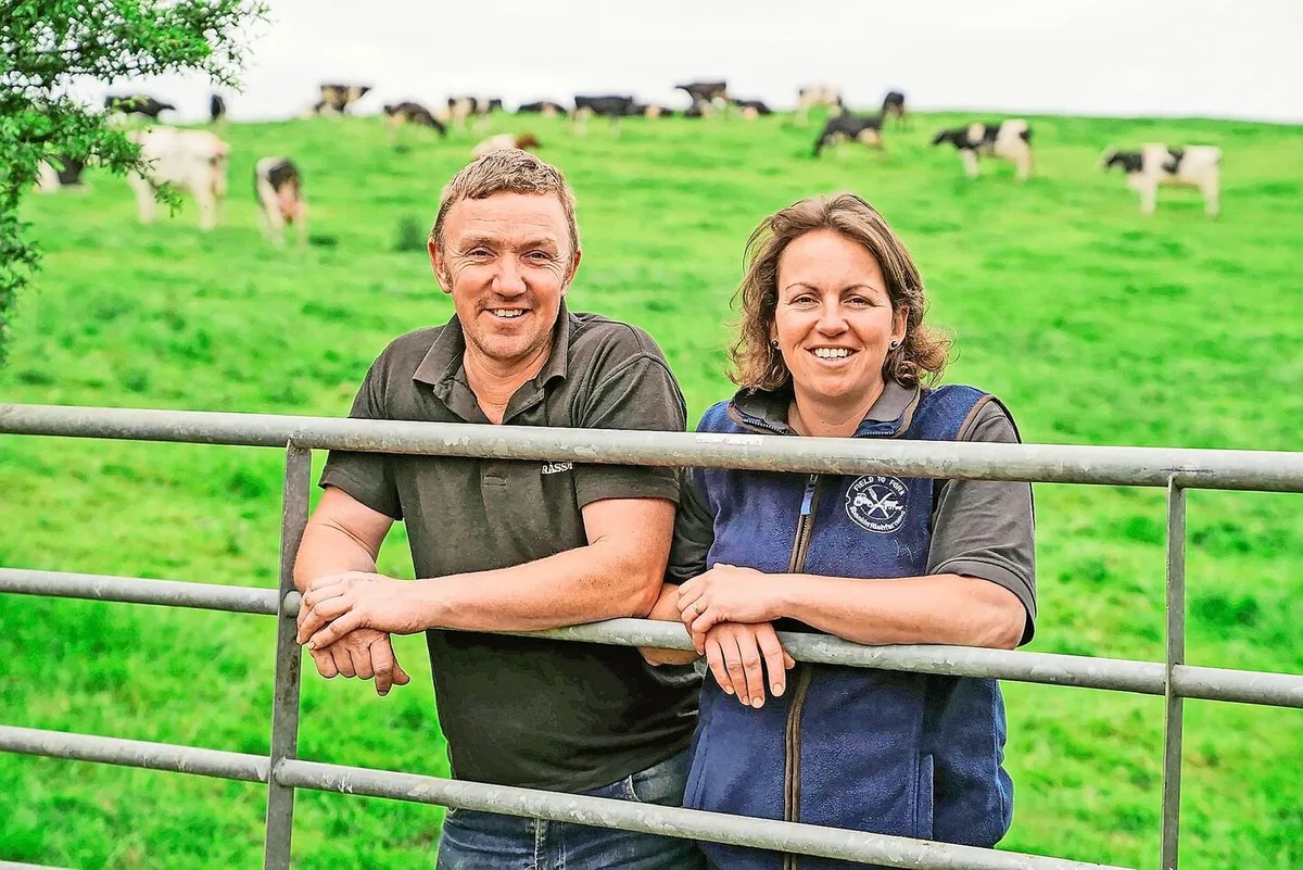 Gewann 2023 in der Kategorie Landwirtschaft: Kate Hoare, im Bild mit Ehemann Kevin, führt im englischen Tideford eine Milchfarm.