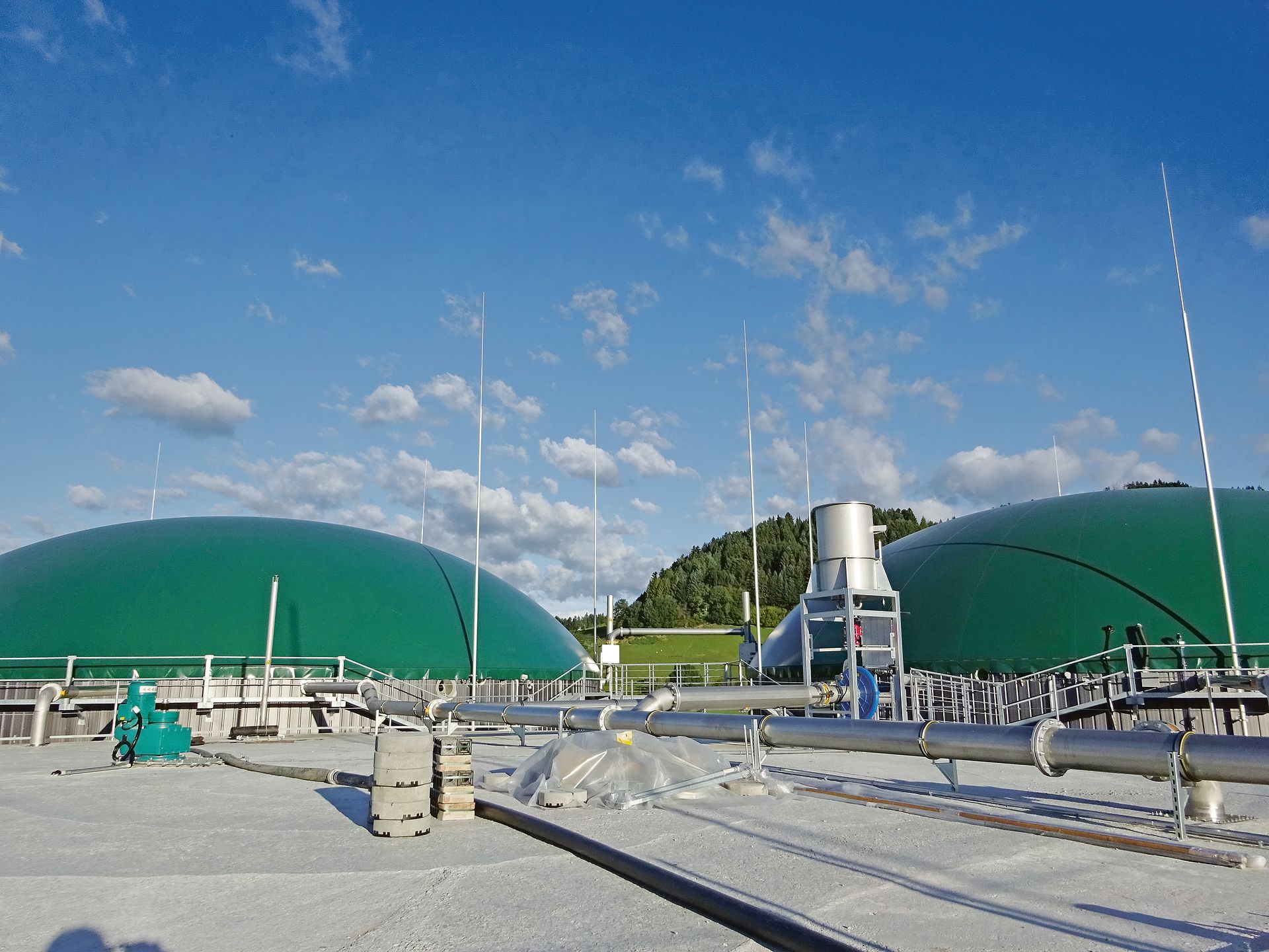 Vom CO2-Gesetz können dank Förderbeiträgen auch landwirtschaftliche Biogasanlagen profitieren. (Bild aem)