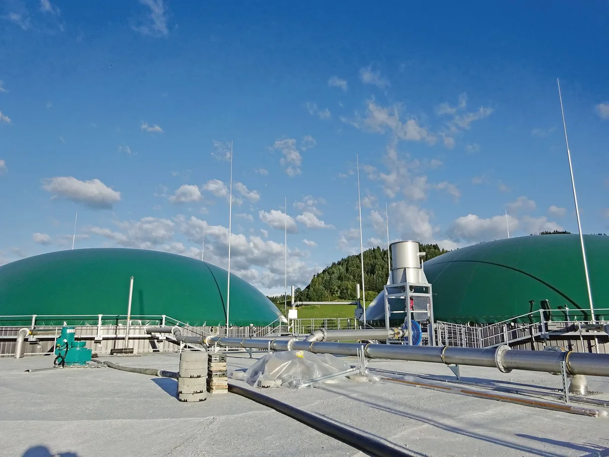 61fb02ae6e998cf642e2b4765417bcb9ade38e5a Vom CO2-Gesetz können dank Förderbeiträgen auch landwirtschaftliche Biogasanlagen profitieren. (Bild aem)