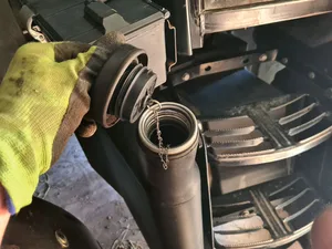 Der Diesel reicht weiter, wenn die Reifen am Traktor passend eingestellt werden. Gleichzeitig schont man so auch den Ackerboden.