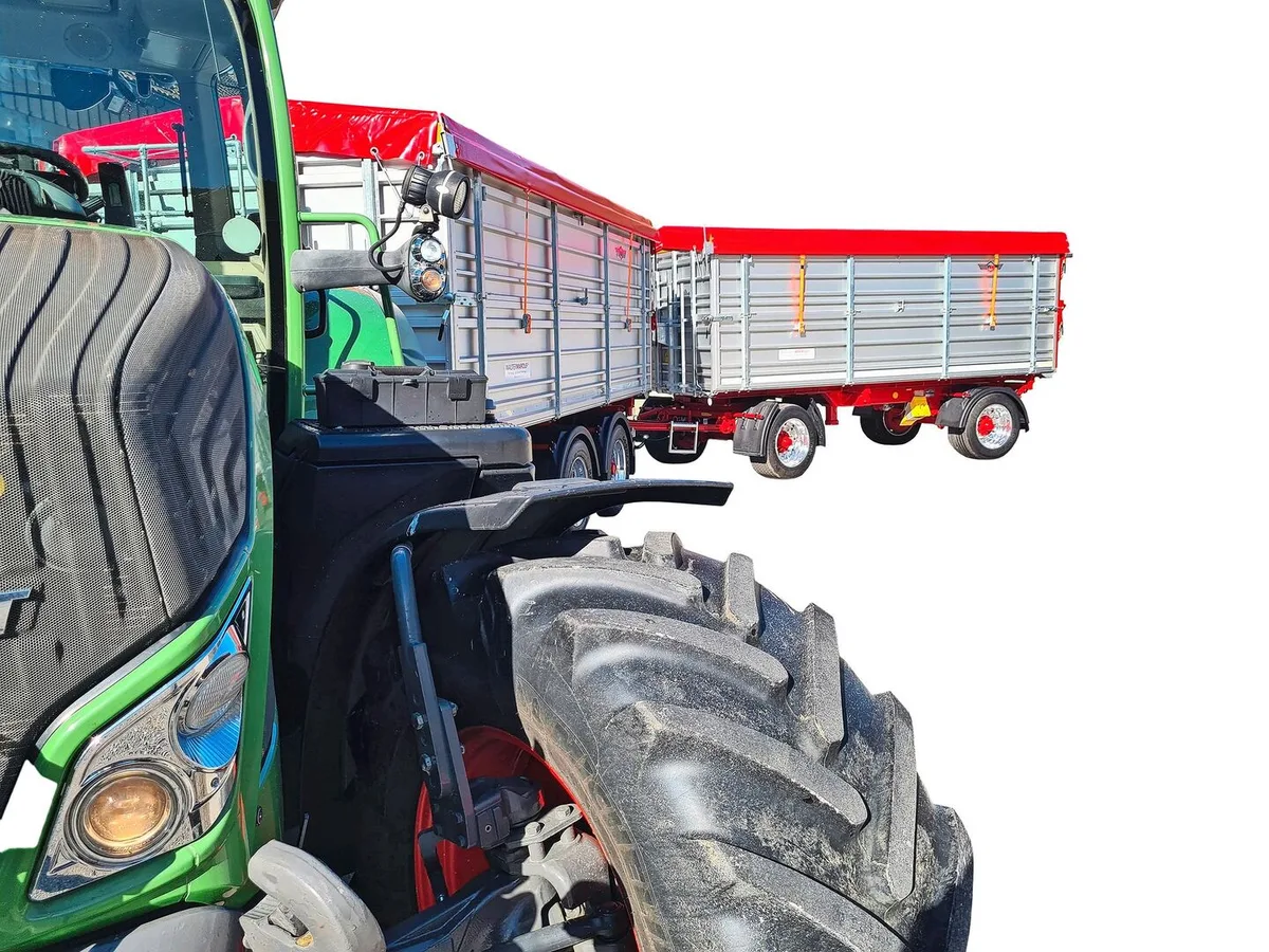 8f3f353c5c5302d3105446be5a3b33a38c2397122332005f28ef330568e35ad8 Der 700er-Fendt-Vario bildet mit dem Marolf-Anhängerzug ein perfektes Transportgespann. Bei 40 Tonnen Gesamtgewicht sind alle maximalen und minimalen Achslasten ohne Frontballast eingehalten.