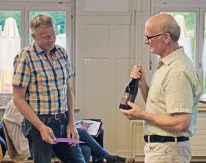 Christof Fürer (l.) trat aus dem Vorstand zurück und wird vom Vereinspräsidenten Werner Ibig verabschiedet.