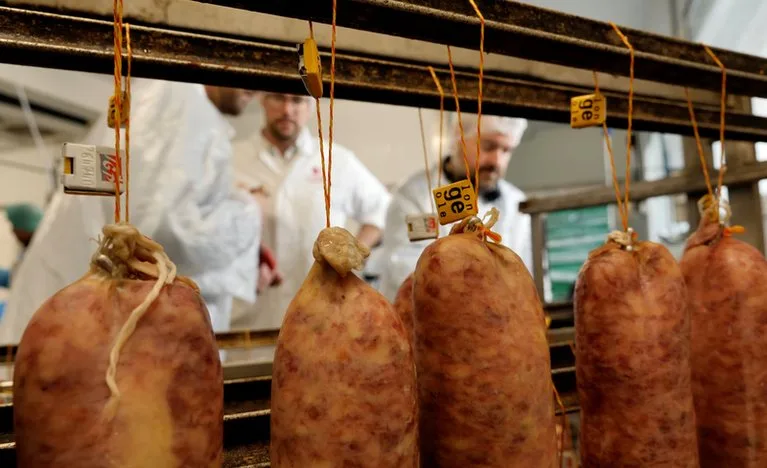 Heute werden pro Jahr zwischen 23 und 25 Tonnen Longeoles verkauft. (Bild lid/agir)