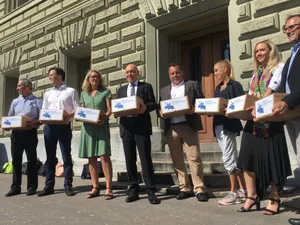 Die Volksinitiative «Keine Massentierhaltung in der Schweiz» (Massentierhaltungsinitiative MTI) wurde am 17. September 2019 mit über 100’000 beglaubigten Unterschriften in Bern eingereicht.