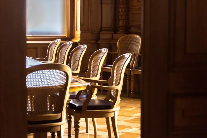 4d9c67edd7b902b9946467bb5ec9c842036c3eb3 Der Milchpulver-Gipfel fand im Bundeshaus statt und dauerte knapp zwei Stunden; die Teilnehmer haben jeweils die Ausgangslagen in ihren Branchen erörtert. (Bild hja)
