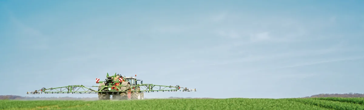 8d5644c787a84348124d71d1310a76f6f3ed351e Herbizide, Fungizide und Insektizide sind eine potenzielle Gefahr für Mensch, Tier und Umwelt. Daher ist es besonders wichtig, dass Wirkstoffe vor der Zulassung umfassend überprüft werden. (Bild Fotolia)