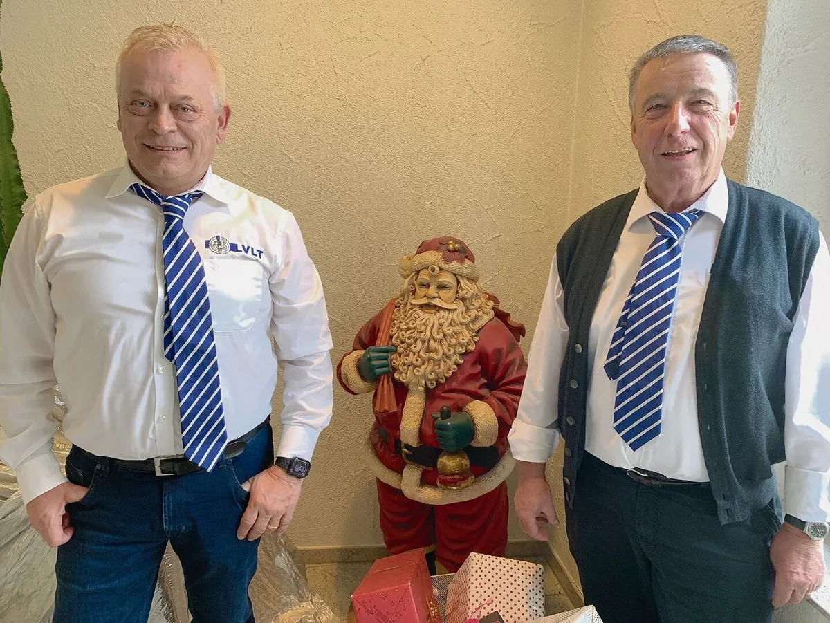 9fdd59285c1b0b2567a9ee5e1dbed906117785e880104ccfe6f055ee491d67e8 Präsident Toni Moser (r.) und Geschäftsführer Sepp Erni an der GV des Luzerner Verbands für Landtechnik am Chlaustag.