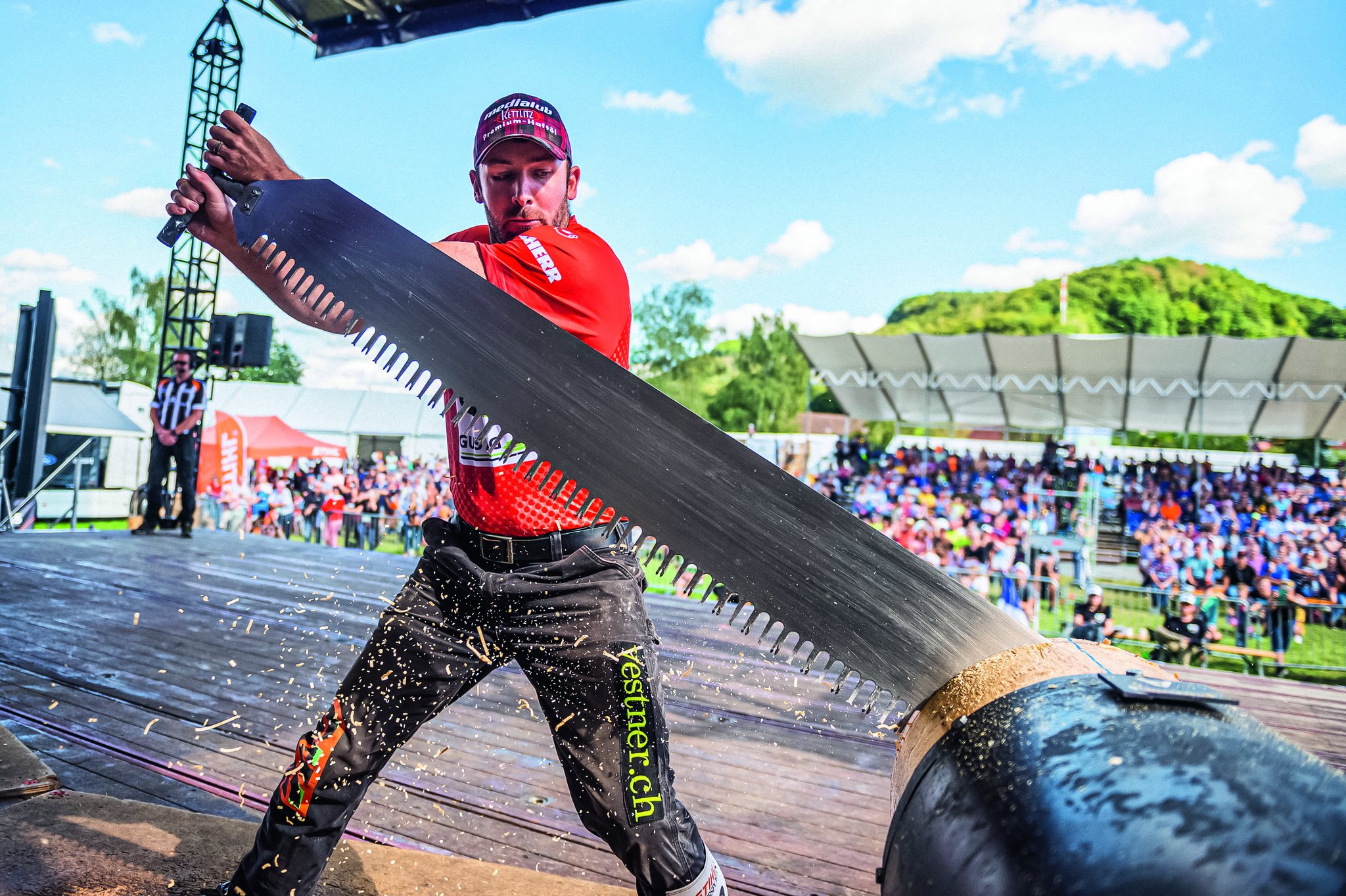 Bei Timbersports fliegen die Späne