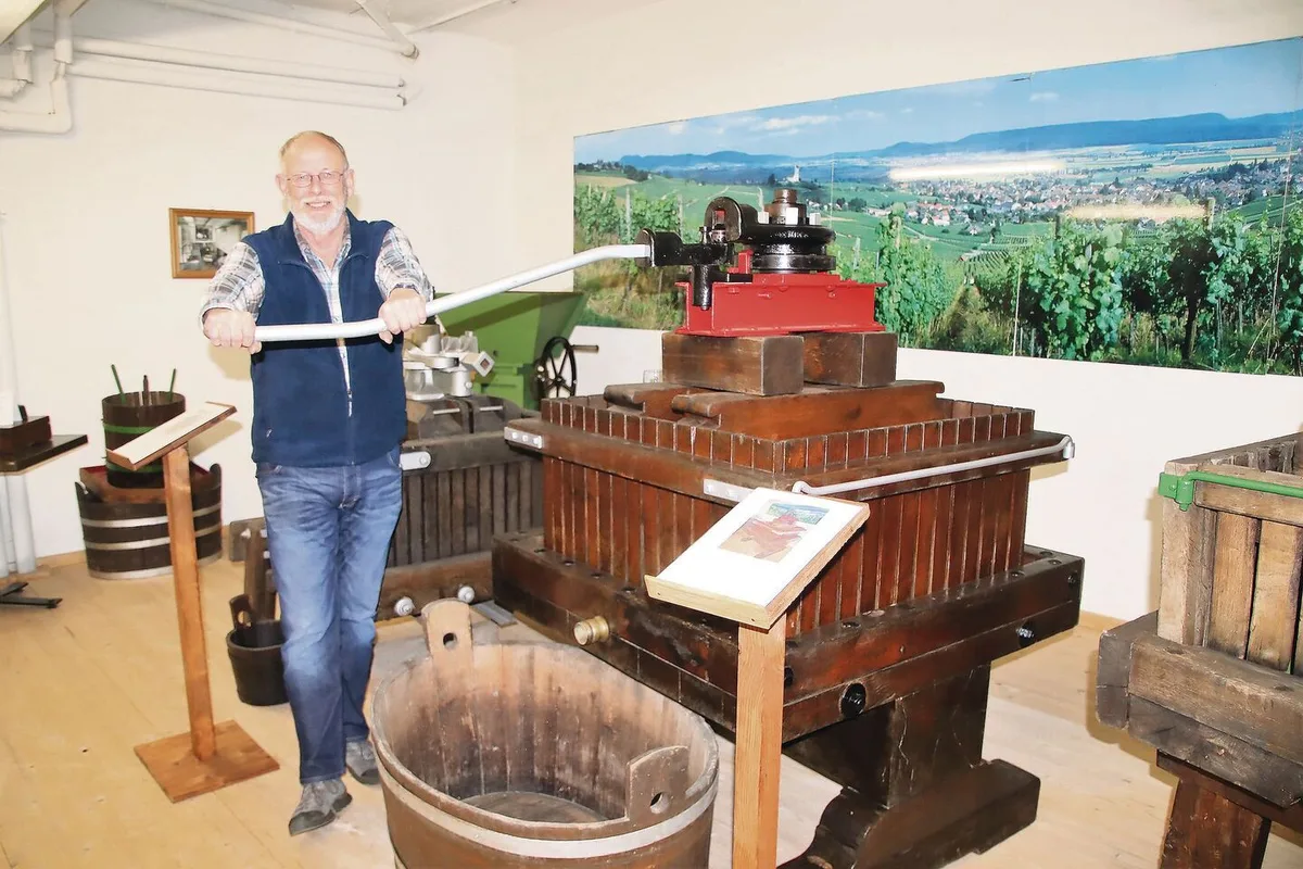 Mit viel Herzblut und Leidenschaft hat Erwin Gasser die verschiedenen Weinpressen restauriert.