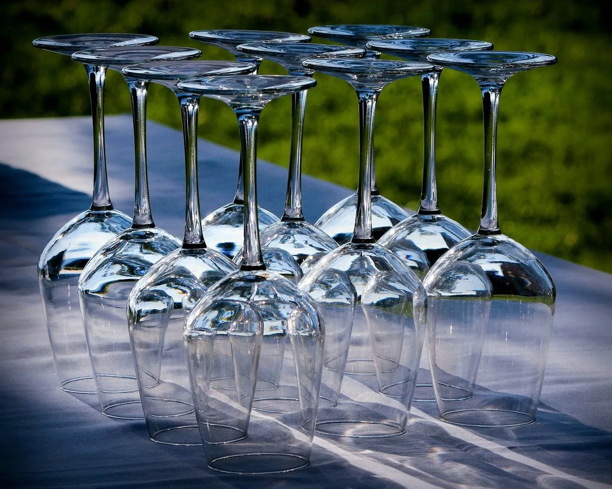 2801a7630513a571c131bf094c0ff80ce3f5bc57 Die Gläser sollen sich mit Walliser Wein füllen. Unter anderem für die Promotion von Weinen werden Millionenbeträge ausgegeben. (Bild Pixabay)
