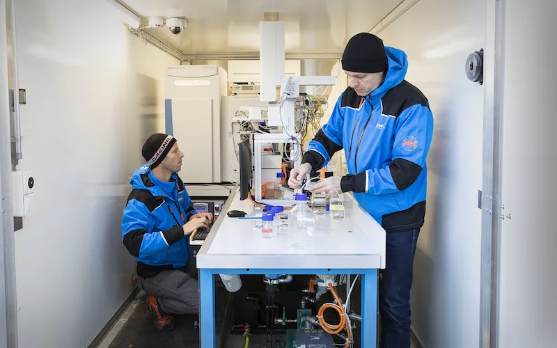 b4c84765bdda4ef80d5103579062d4fc0f1440a9 Das neue Messsystem passt heute in einen Anhänger, in Zukunft soll es auf Rucksackformat schrumpfen. (Bild Eawag)