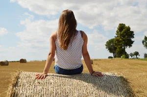 Viele Frauen, die in der Landwirtschaft arbeiten, haben weder Lohn noch eine soziale Absicherung. Dem soll der Kanton Bern künftig mit eigenen Massnahmen entgegenwirken.