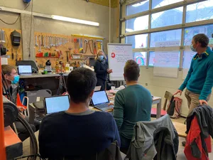 Das interdisziplinäre Team erarbeitet Lösungsvorschläge für die Umstrukturierung des Betriebes.