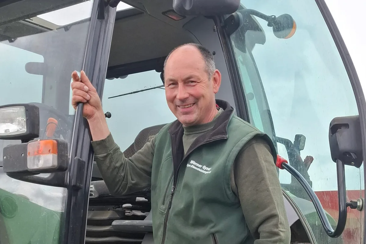 Gysel2.jpg Werner Gysel aus Wilchingen SH hat die Maschinenkosten dank robuster und bewährter Landtechnik im Griff.