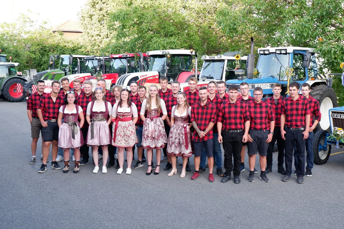 Am Wallierhof wurden 34 Landwirte und 11 Landwirtinnen diplomiert