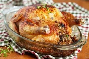 Wer macht das Rennen, wenn es um den Weihnachtsbraten geht?Während also viele Schweizerinnen und Schweizer auf den Geschmack eines Truthahns gekommen sind, finden sie am traditionell deutschen Weihnachtsessen überhaupt keinen Gefallen. (Bild sophiemichelin.com)