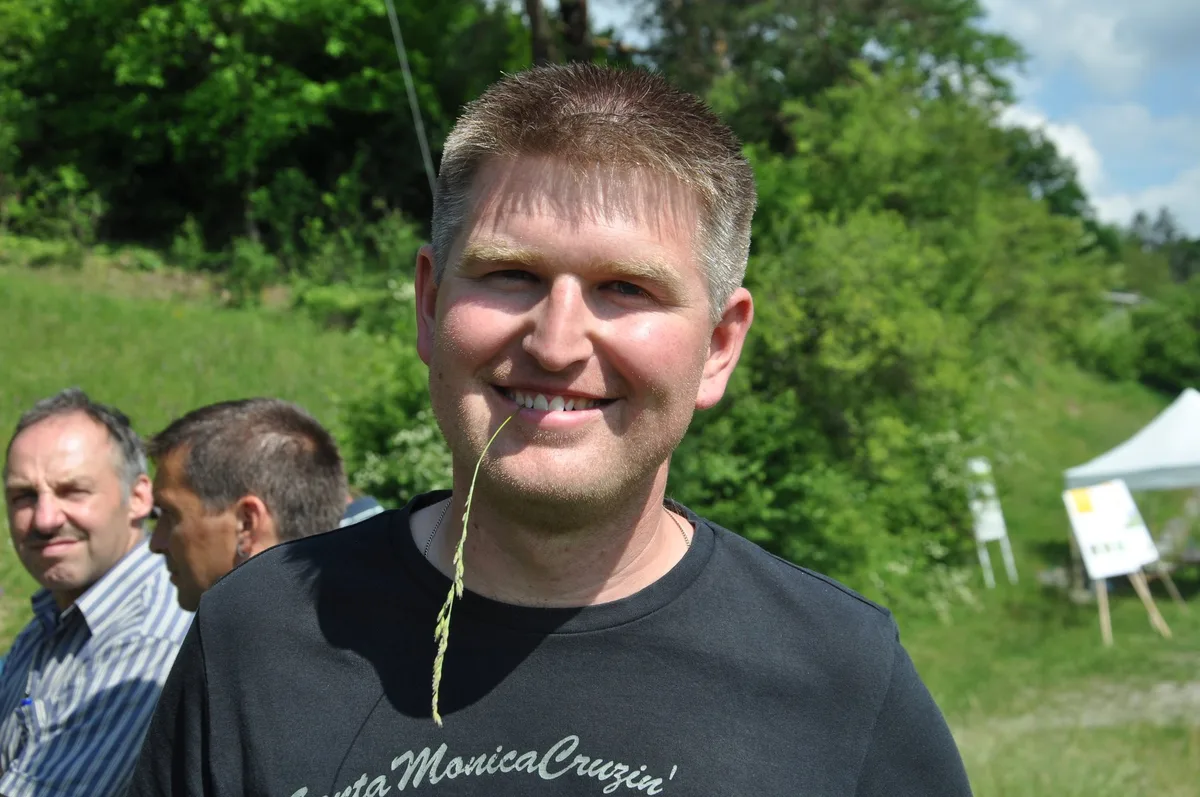 8a75c41fd3703fbbe155e56379729c16e9353786 Michi Lauener ist ein engagierter Landwirt für die Biodiversität. (Bild nb)