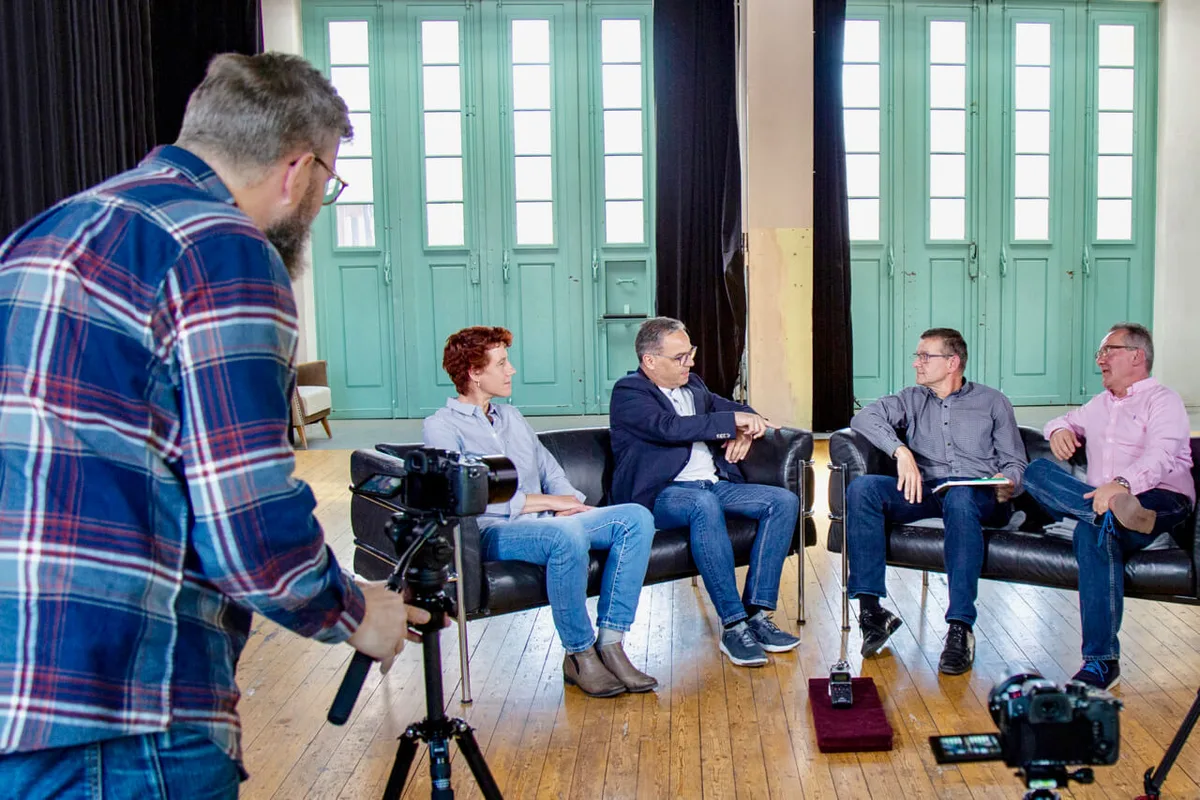 b0af16cac43439dc6885f21750e9fb88b9c4c166 Eine Sendung im «AgrarPodcast» ist die Diskussionssendung «AgrarTalk». Bild: Pia Neuenschwander