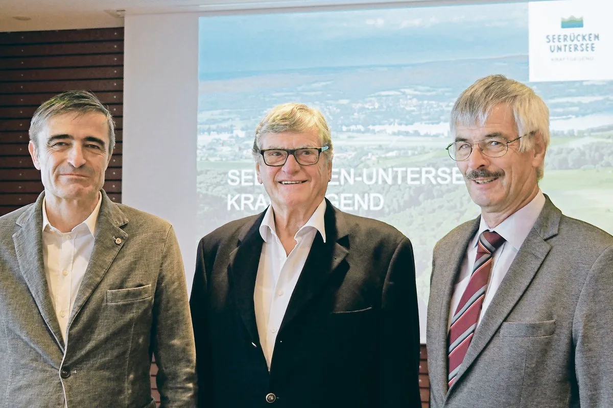 595d2de882b93d95eb8d23d874cb703e2f80bbfe Thomas Harder, Roman Ochsner und Roland Werner (v. l. n. r.) sind die treibenden Kräfte hinter dem Label «Kraftgegend Seerücken-Untersee».(Bild Christian Weber)