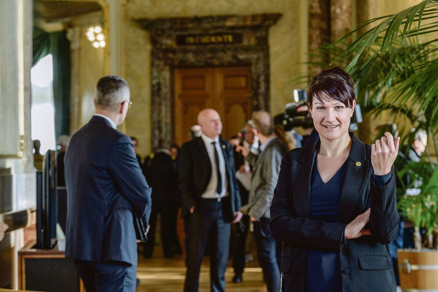 Christine Badertscher, hier in der Wandelhalle des Bundeshauses, sitzt für die grüne Partei im Nationalrat und wünscht sich, mehr Frauen vom Land trauten sich ein politisches Amt zu.