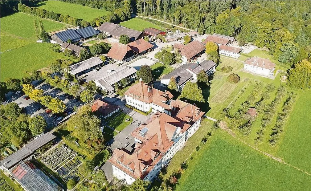 97a7563194c868ae9be43aa9a4f92069937cdff2709201f02f276170829e7427 Die Bio-Schule auf dem Schwand kommt nicht zur Ruhe.