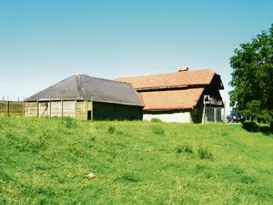 Die Alphütte l’Averney erfüllt die Bedürfnisse für die Hirschzucht nicht mehr. (Bilder fo)