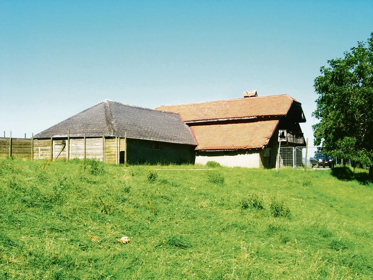 bc12584a744e883c7596b14d08270add0e59c58a Die Alphütte l’Averney erfüllt die Bedürfnisse für die Hirschzucht nicht mehr. (Bilder fo)