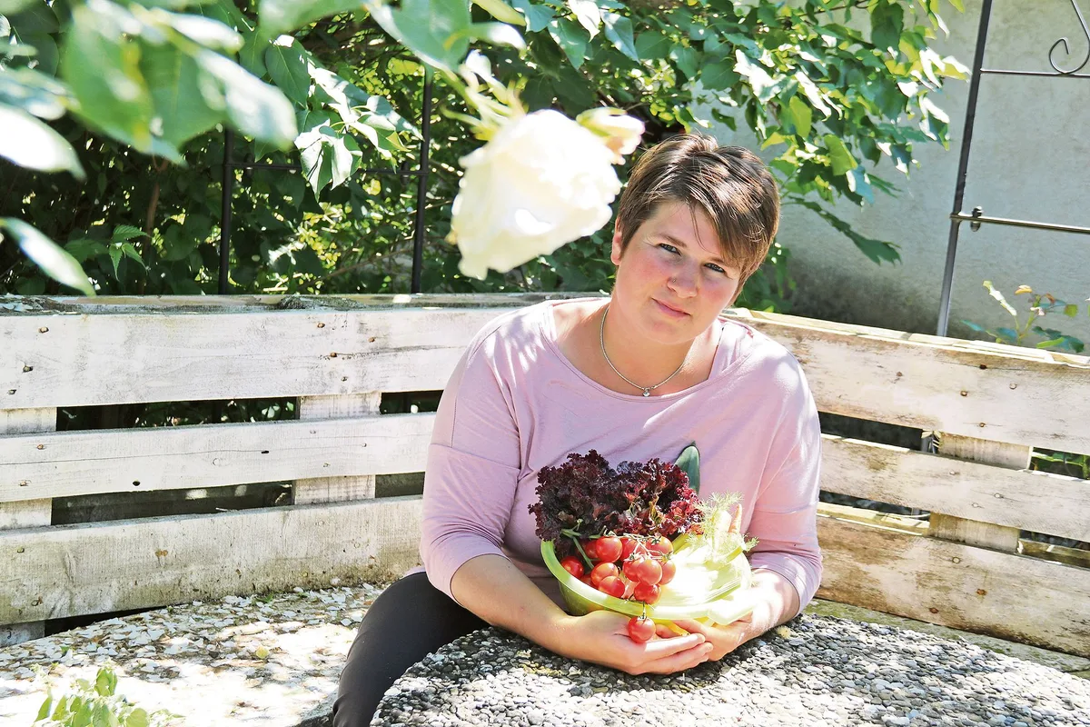 306ab0240e38553ac467fb67368dd62e206833c7 Projektleiterin vom Kochbuch ist die Bäuerin Stephanie Nebel-Heller von Gempen. (Bild BB)
