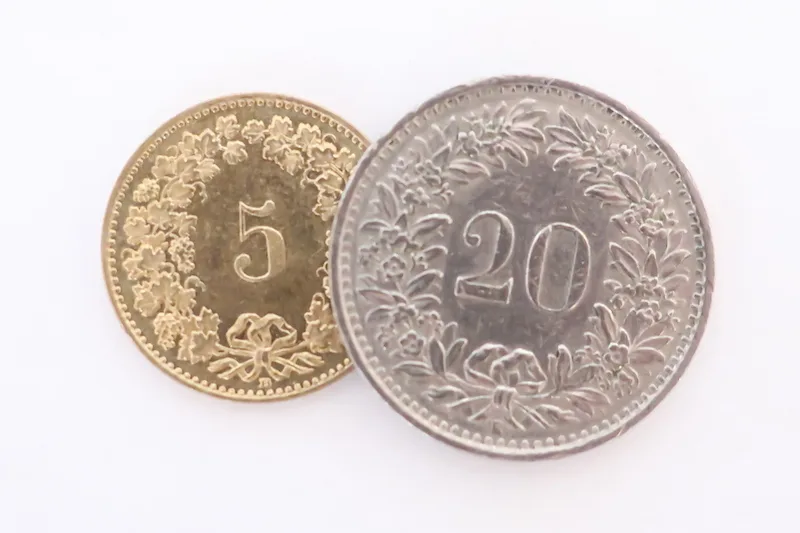0eddc993df8a052f9ca8f961e534a027bc628d44 Für eine Postkarte mit Text waren 5 Rappen Frankierung zu wenig, darum gab es 20 Rappen Strafporto. (Bild et)