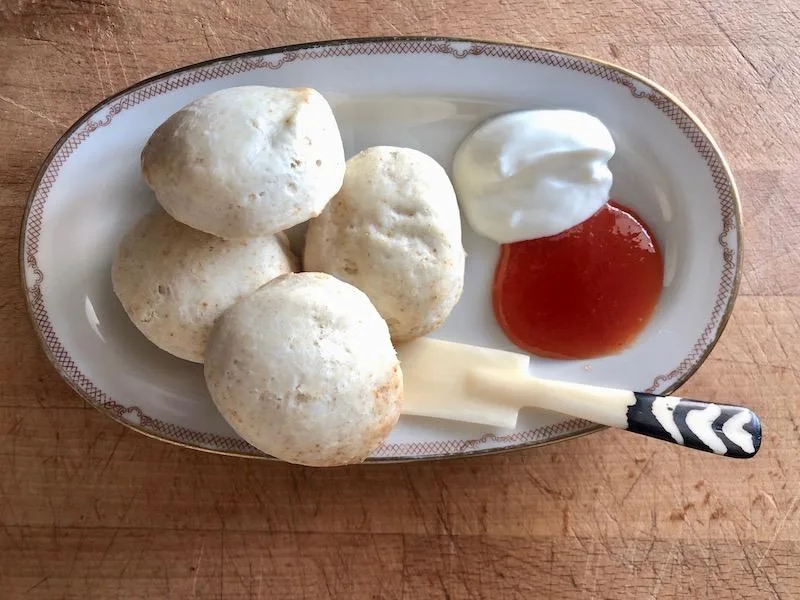 a83b78fbb761524b7de22bdeab639aebbe4a0269 Scones sind mit Backpulver gebacken und sind ein Teegebäck aus England. (Bild et)