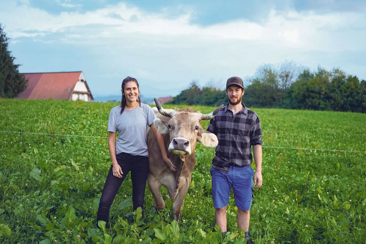 Linda Riedel und Jonas Fries suchen einen Hof.