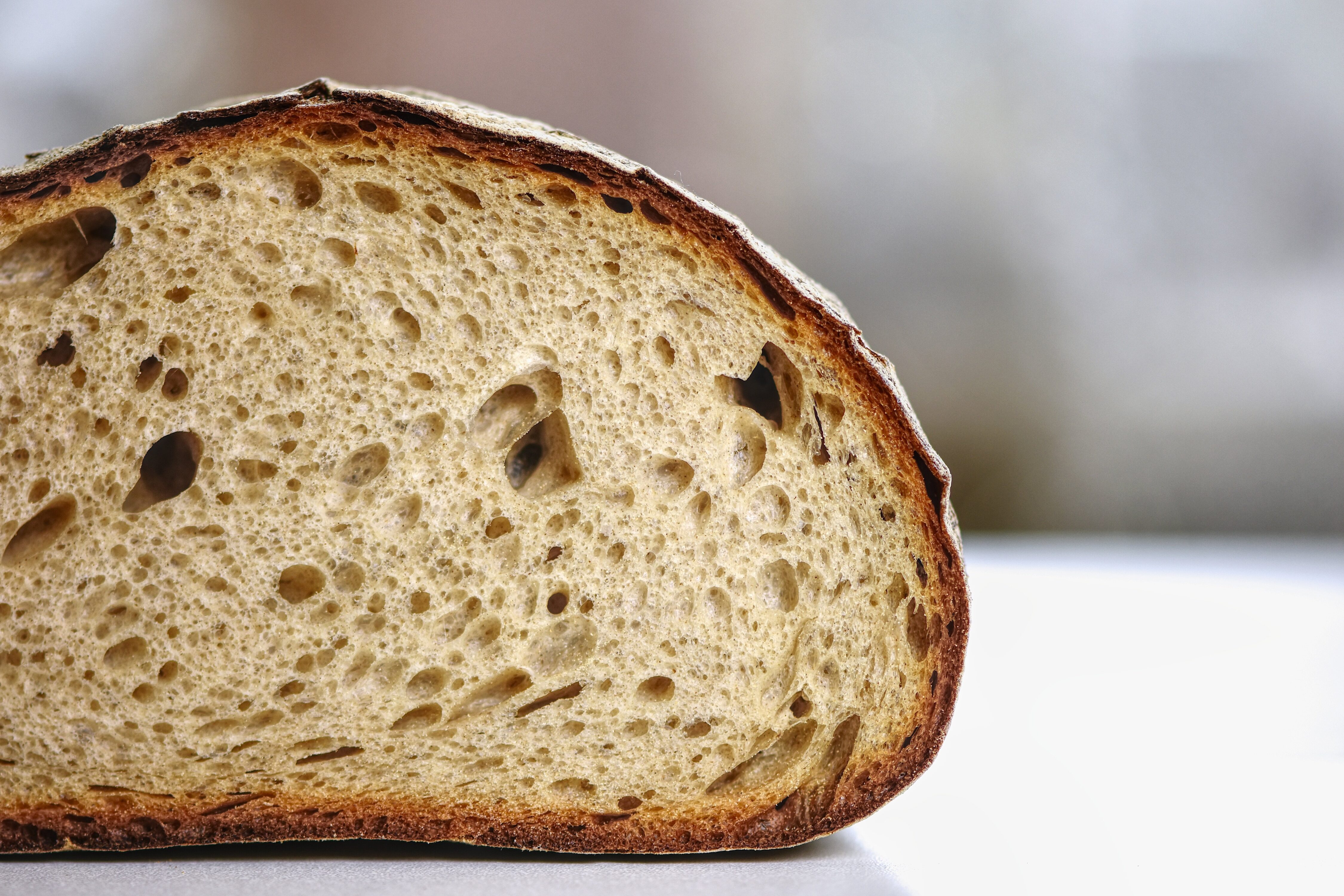 Ob zum Zmorge, für Sandwiches, zum Tunken im Fondue oder zum Kafi Complet: Den Schweizer(innen) ist gutes Brot wichtig. Um diesen Ansprüchen zu genügen, braucht es auch den passenden Weizen. 